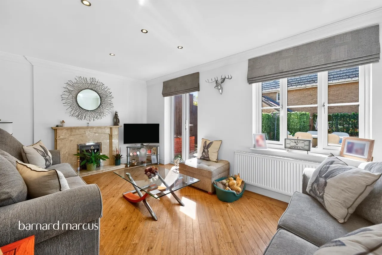 3 bed house for sale, Halton Close, London, N11