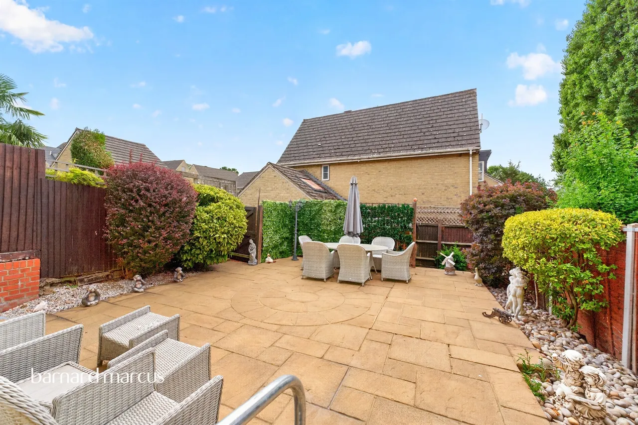 Halton Close, London, N11, photo 3