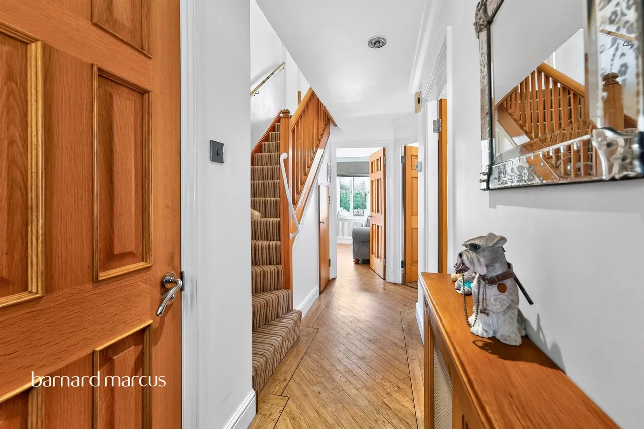 Halton Close, London, N11, photo 11