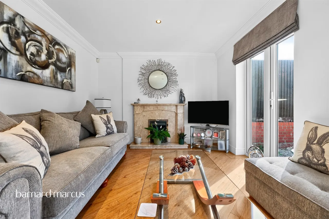 Halton Close, London, N11, photo 20