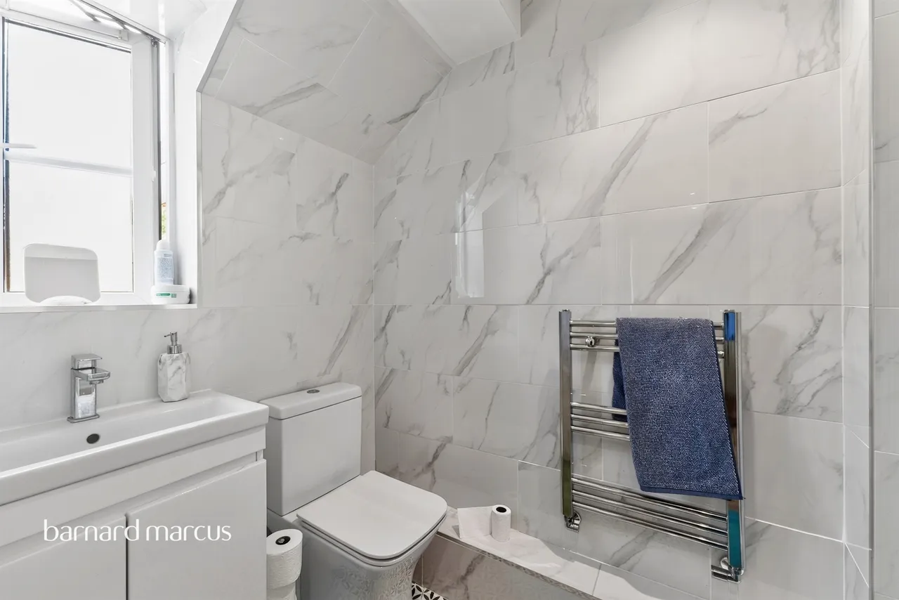 Halton Close, London, N11, photo 17