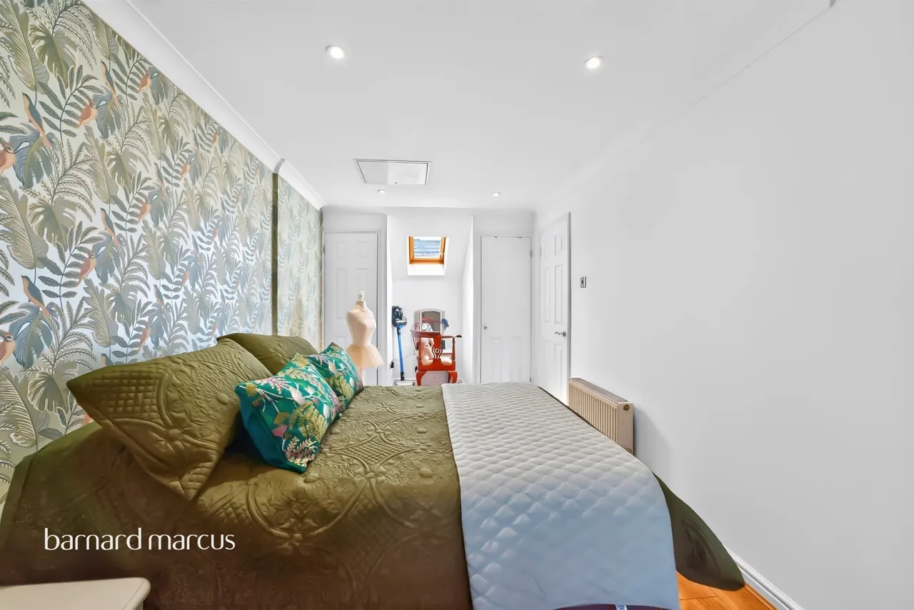 Halton Close, London, N11, photo 10