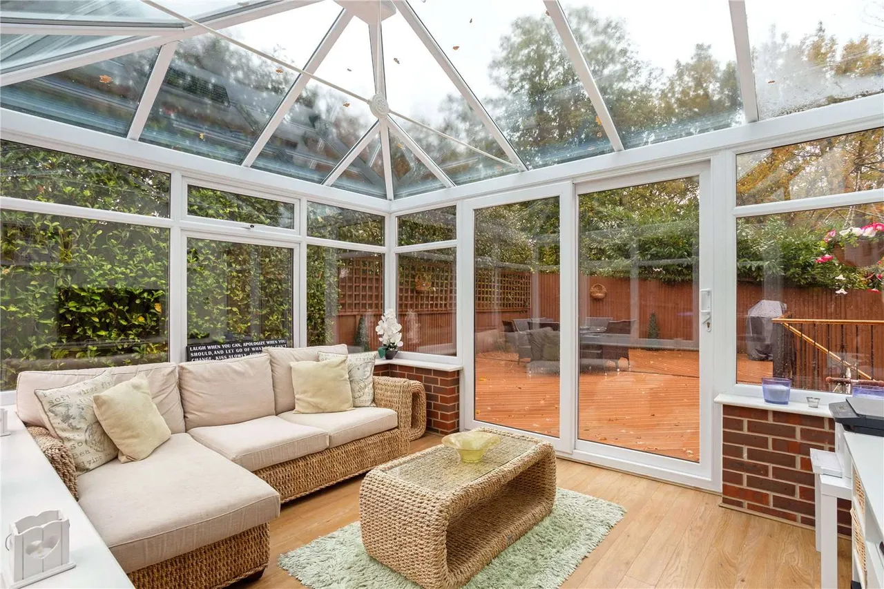 Umberstones, Virginia Water, Surrey, GU25 4JL, photo 6
