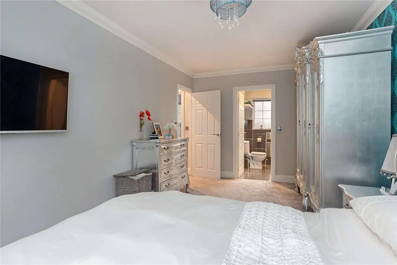 Umberstones, Virginia Water, Surrey, GU25 4JL, photo 7
