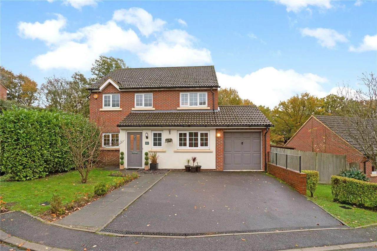 4 bed house to rent — Umberstones, Virginia Water, Surrey, GU25 4JL