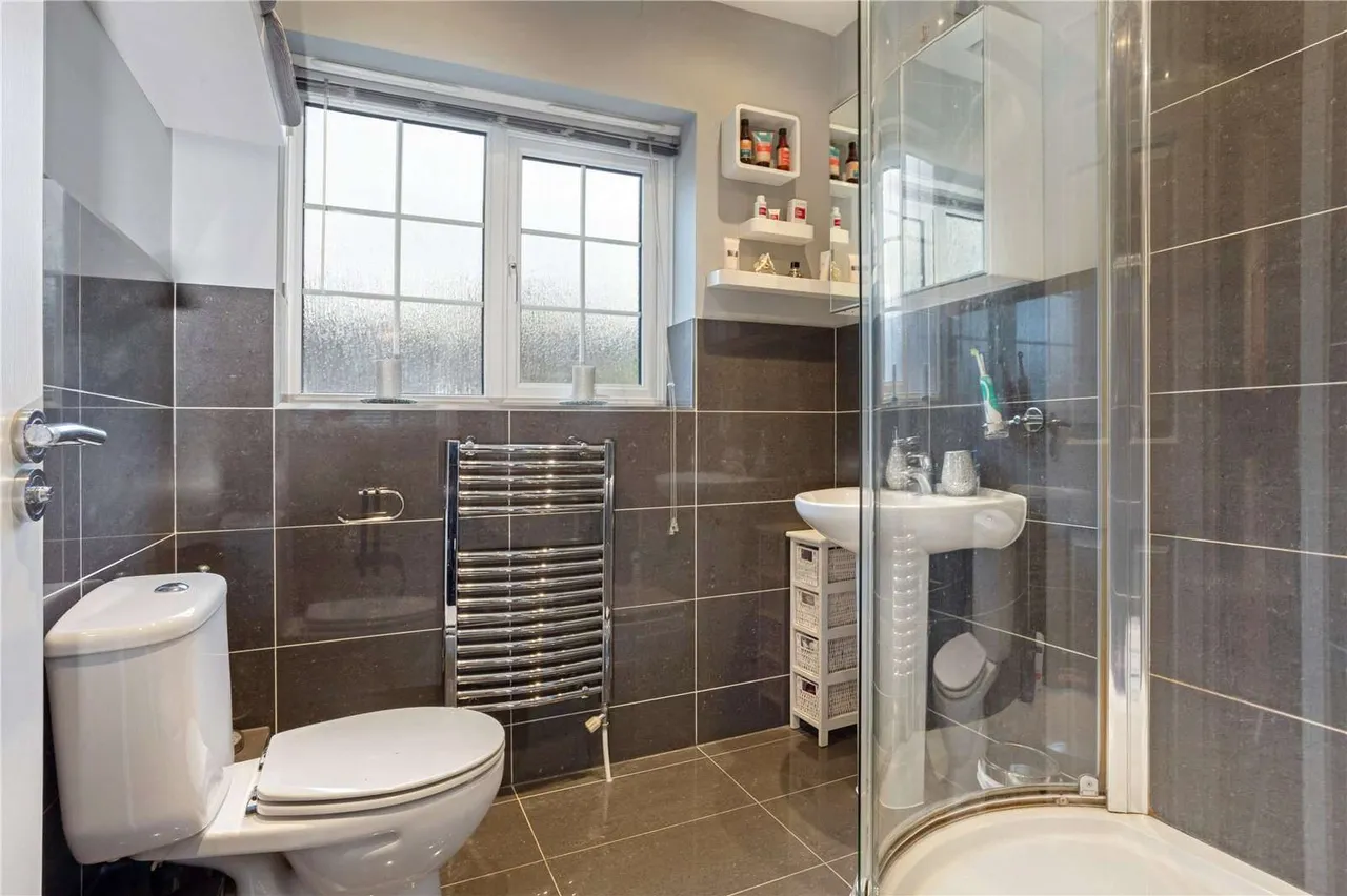 Umberstones, Virginia Water, Surrey, GU25 4JL, photo 8
