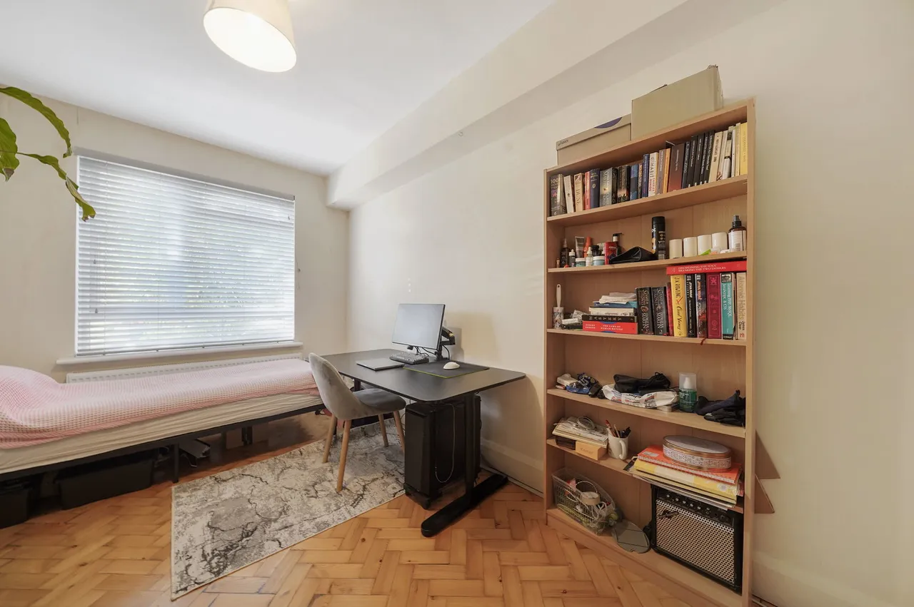 Green Lanes, London, N21, photo 12
