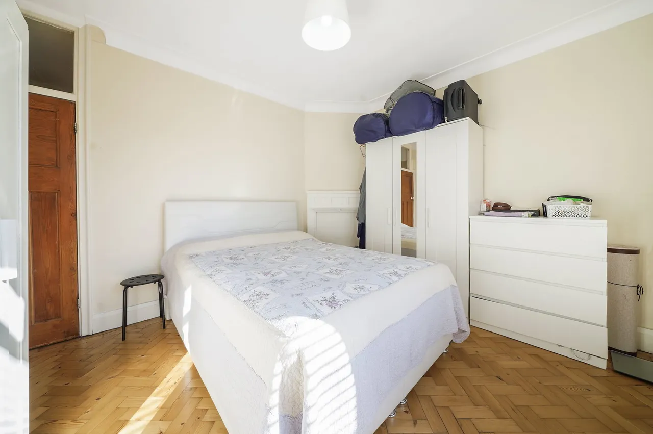 Green Lanes, London, N21, photo 6