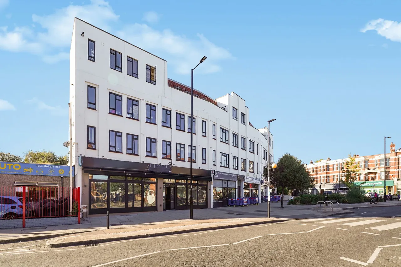 Green Lanes, London, N21, photo 16