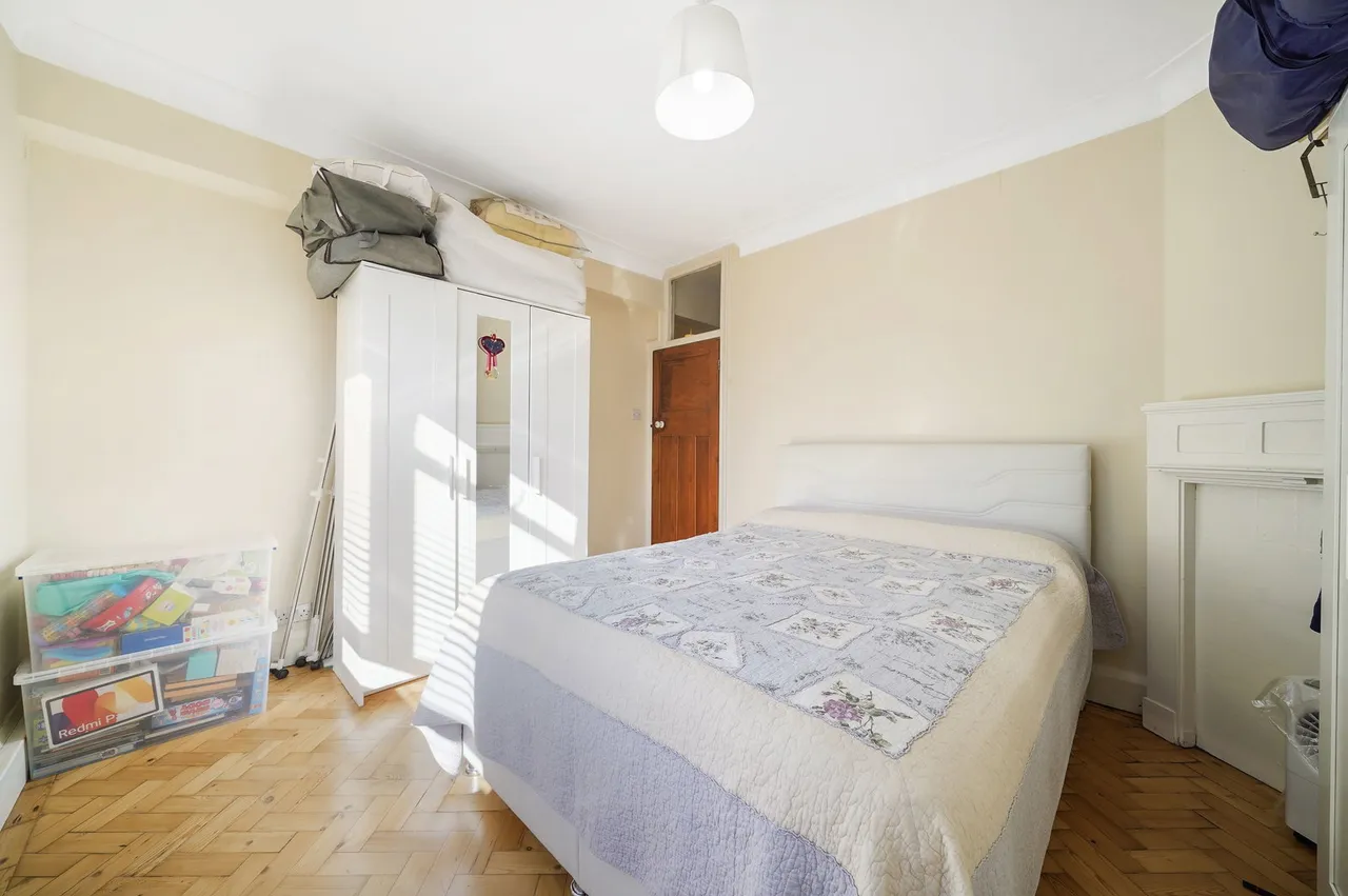 Green Lanes, London, N21, photo 15