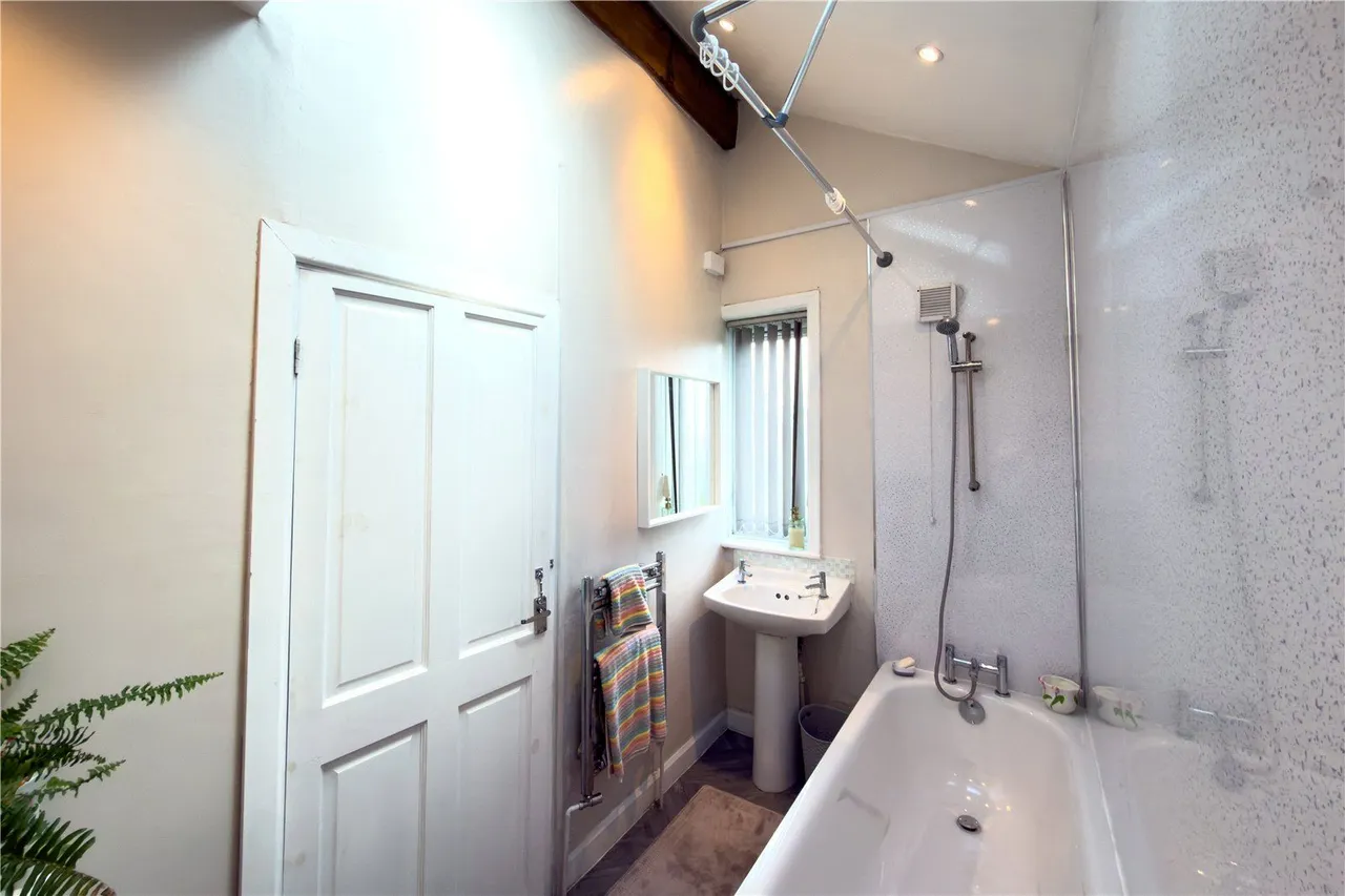 Cobham Avenue, Moston, M40, photo 2
