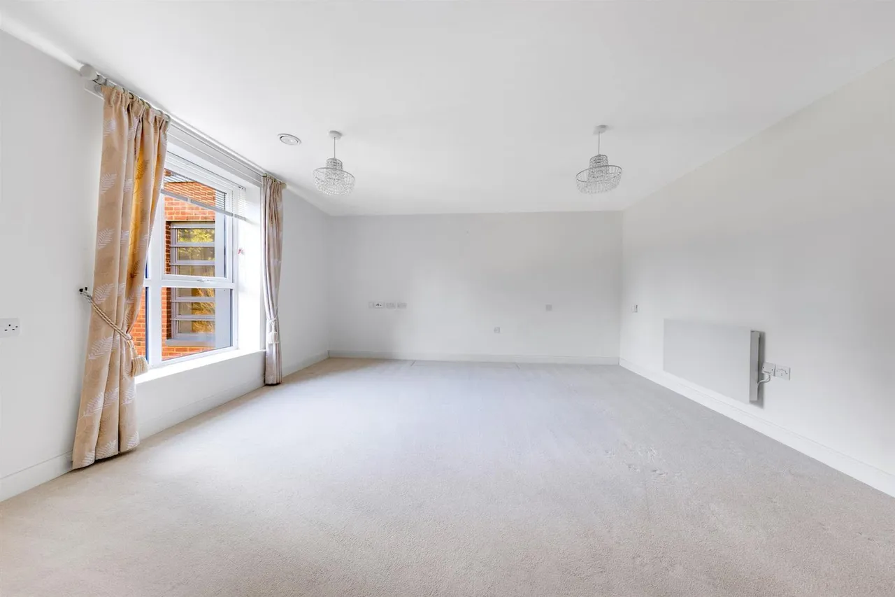 2 bed flat for sale, Dukes Ride, Crowthorne, RG45