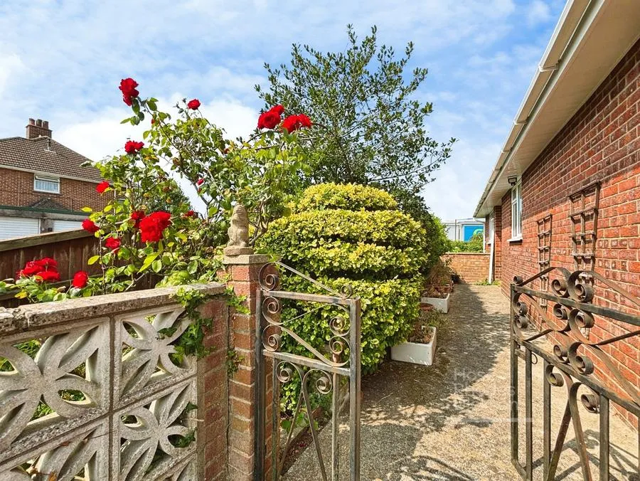 Ash Road, Newport, PO30, photo 13