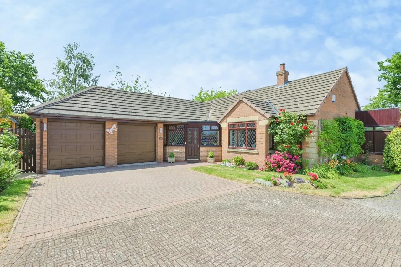 2 bed house for sale — Heritage Court, Lichfield