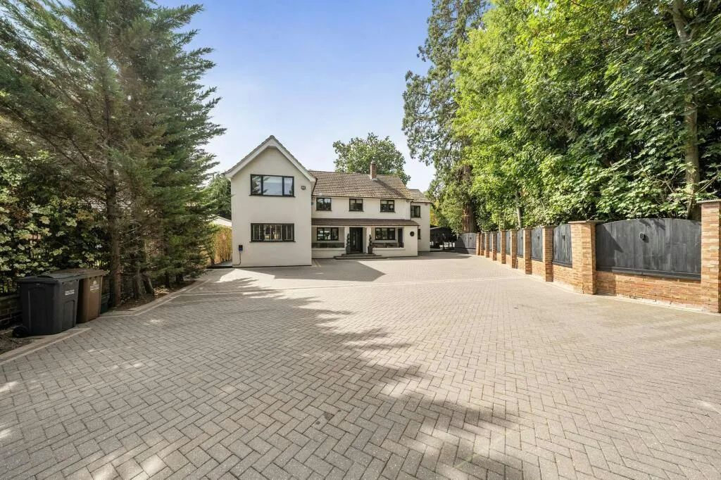 Balcombe Road, Horley, RH6, photo 2