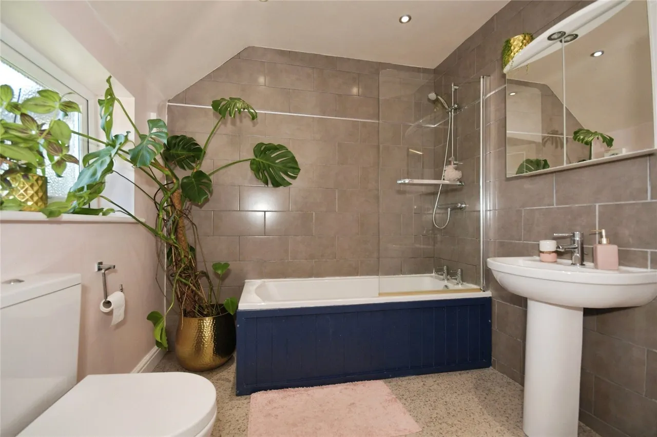 Backmoor Crescent, Sheffield, S8, photo 13