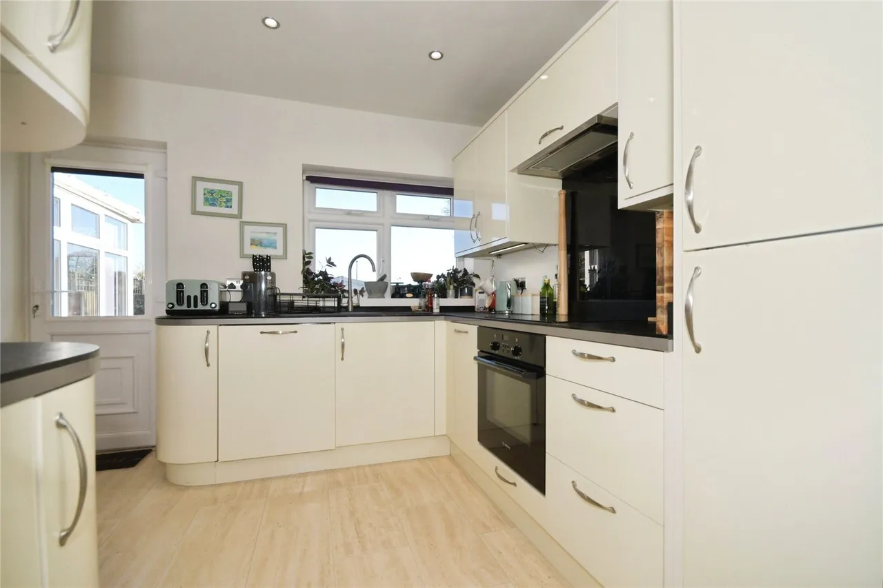 Backmoor Crescent, Sheffield, S8, photo 4