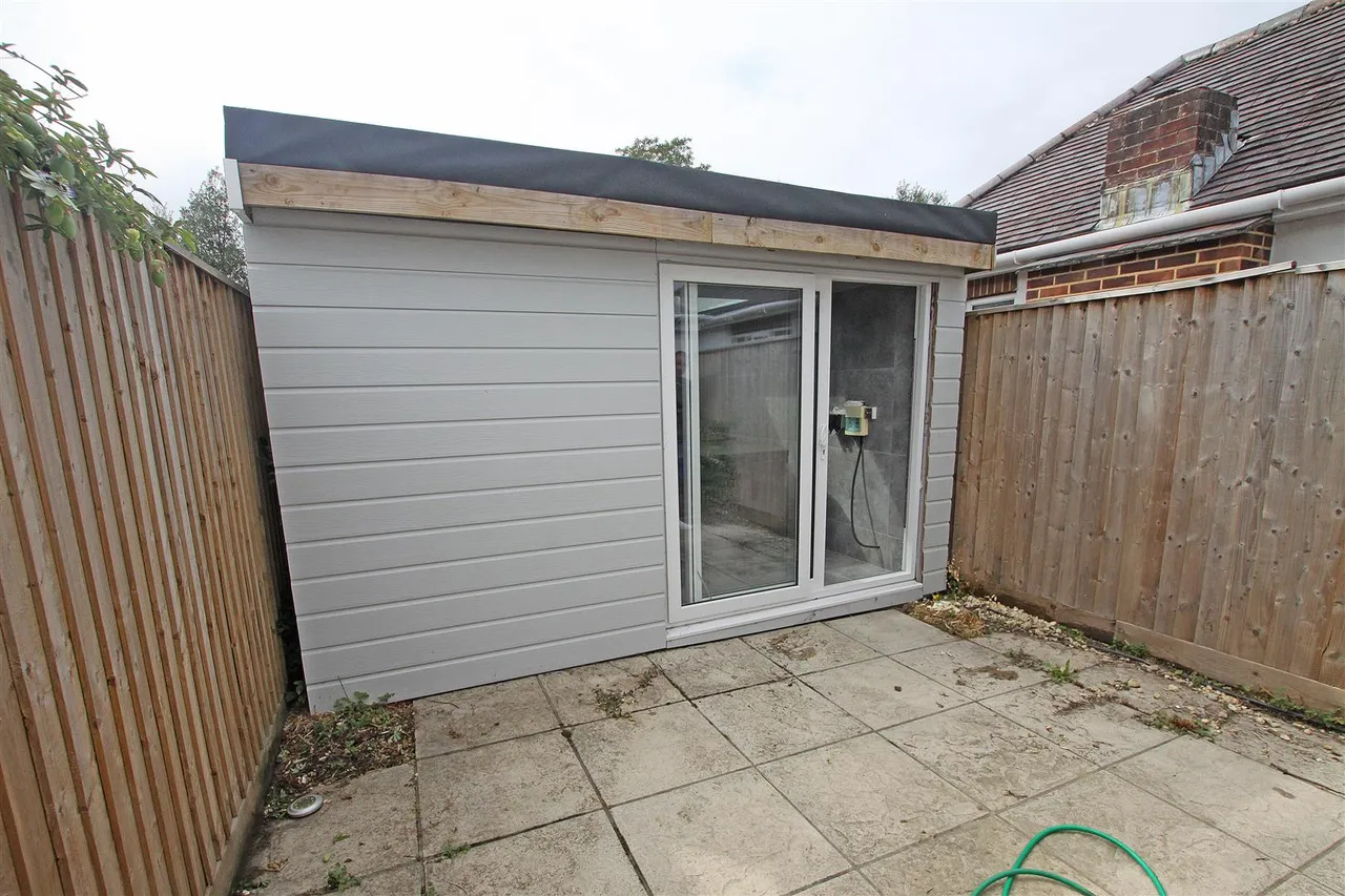 Longbarrow Close, Bournemouth, BH8, photo 12
