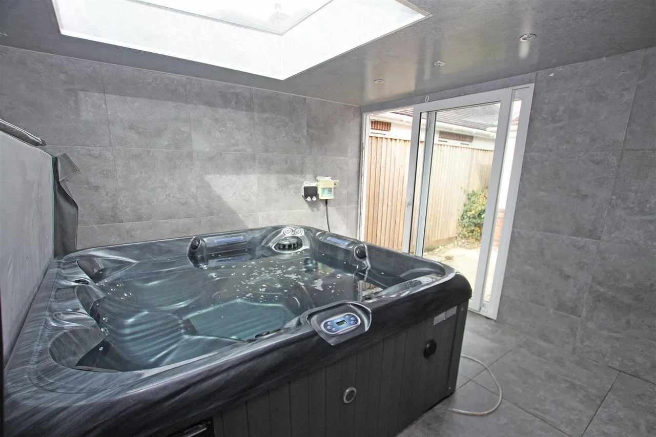 Longbarrow Close, Bournemouth, BH8, photo 13