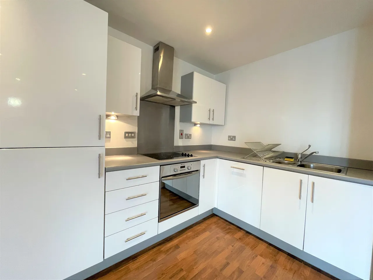South Quay, Kings Road, Swansea, West Glamorgan, SA1 8AJ, photo 4