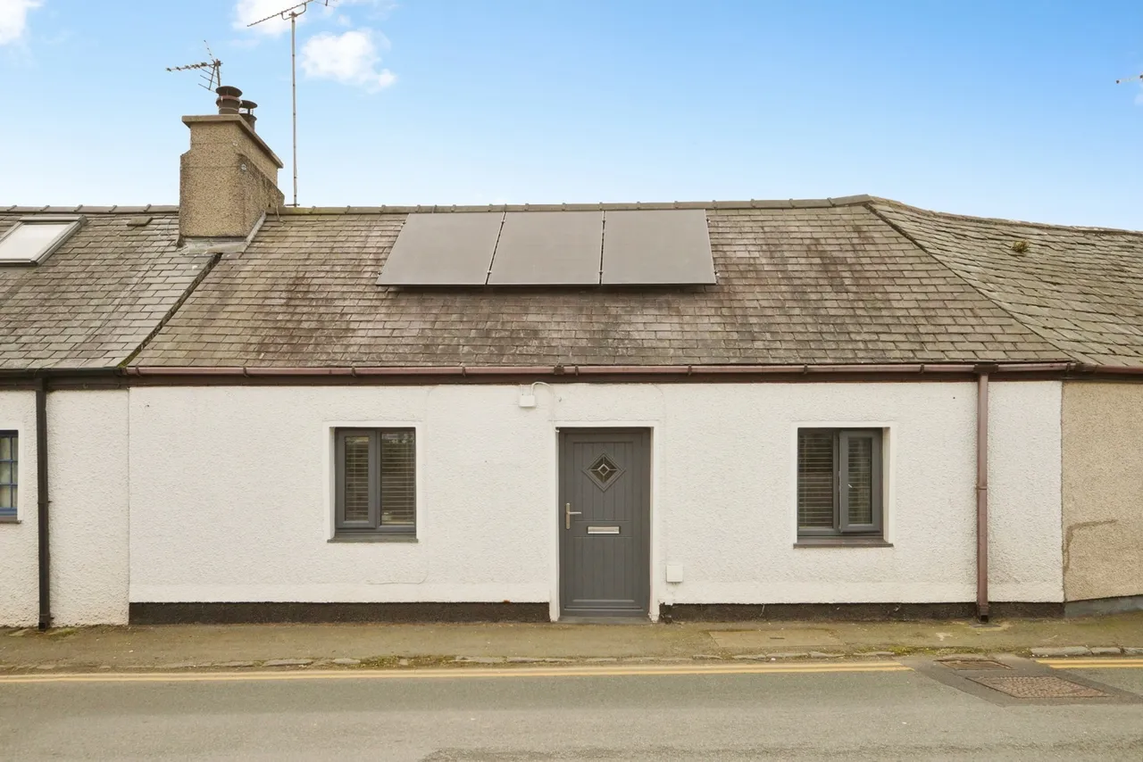 2 bed house for sale, Efailnewydd, Pwllheli, LL53