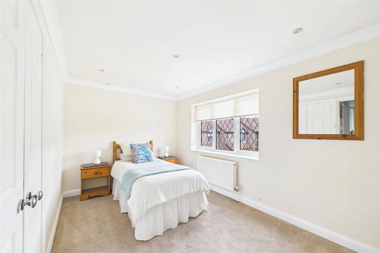 Fromow Gardens, Windlesham, GU20, photo 15