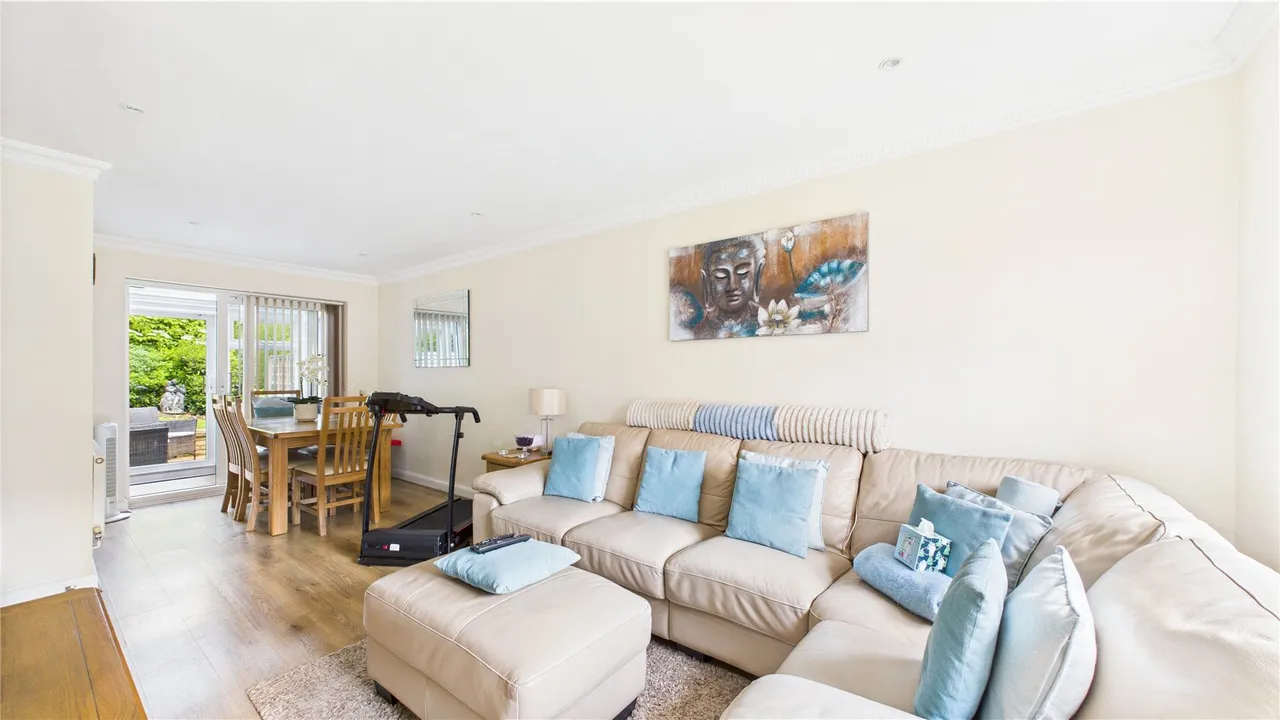 Fromow Gardens, Windlesham, GU20, photo 3