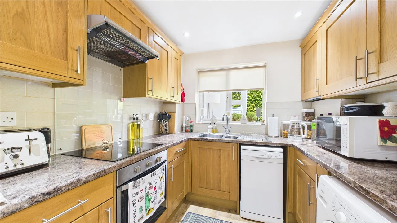 Fromow Gardens, Windlesham, GU20, photo 6