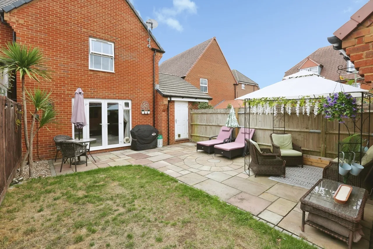 Gloucester Drive, Sarisbury Green, SO31, photo 17