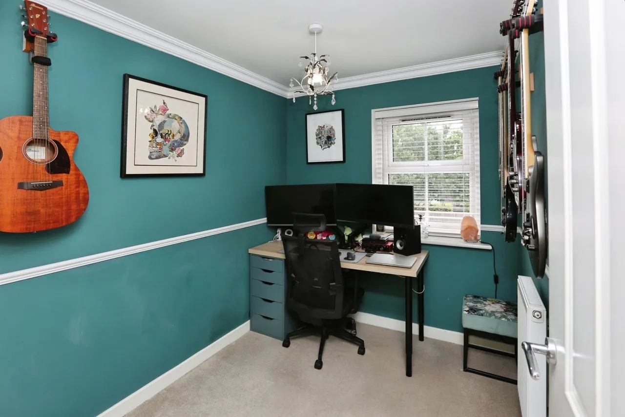 Gloucester Drive, Sarisbury Green, SO31, photo 12