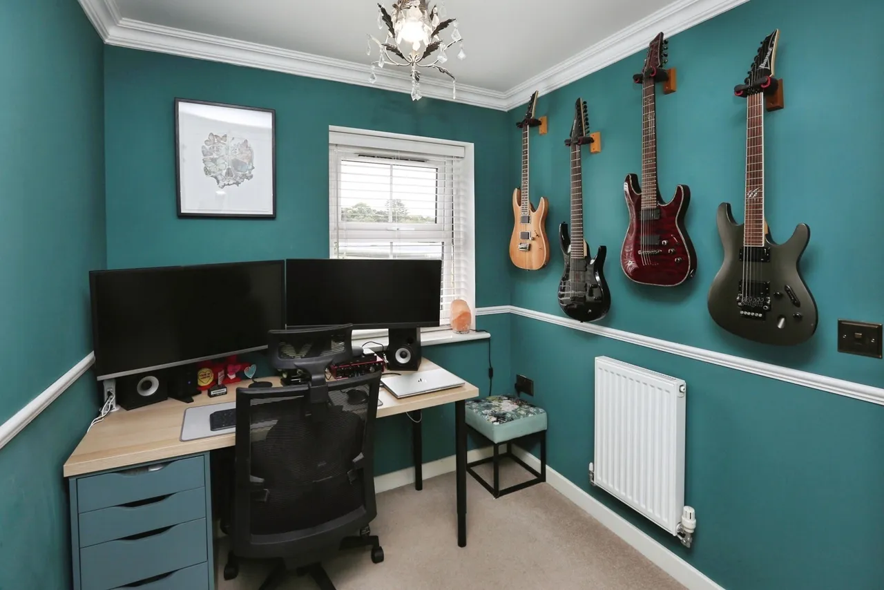 Gloucester Drive, Sarisbury Green, SO31, photo 13