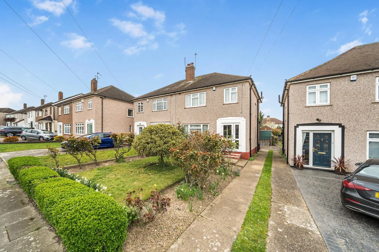 3 bed house for sale — Eastry Road, DA8