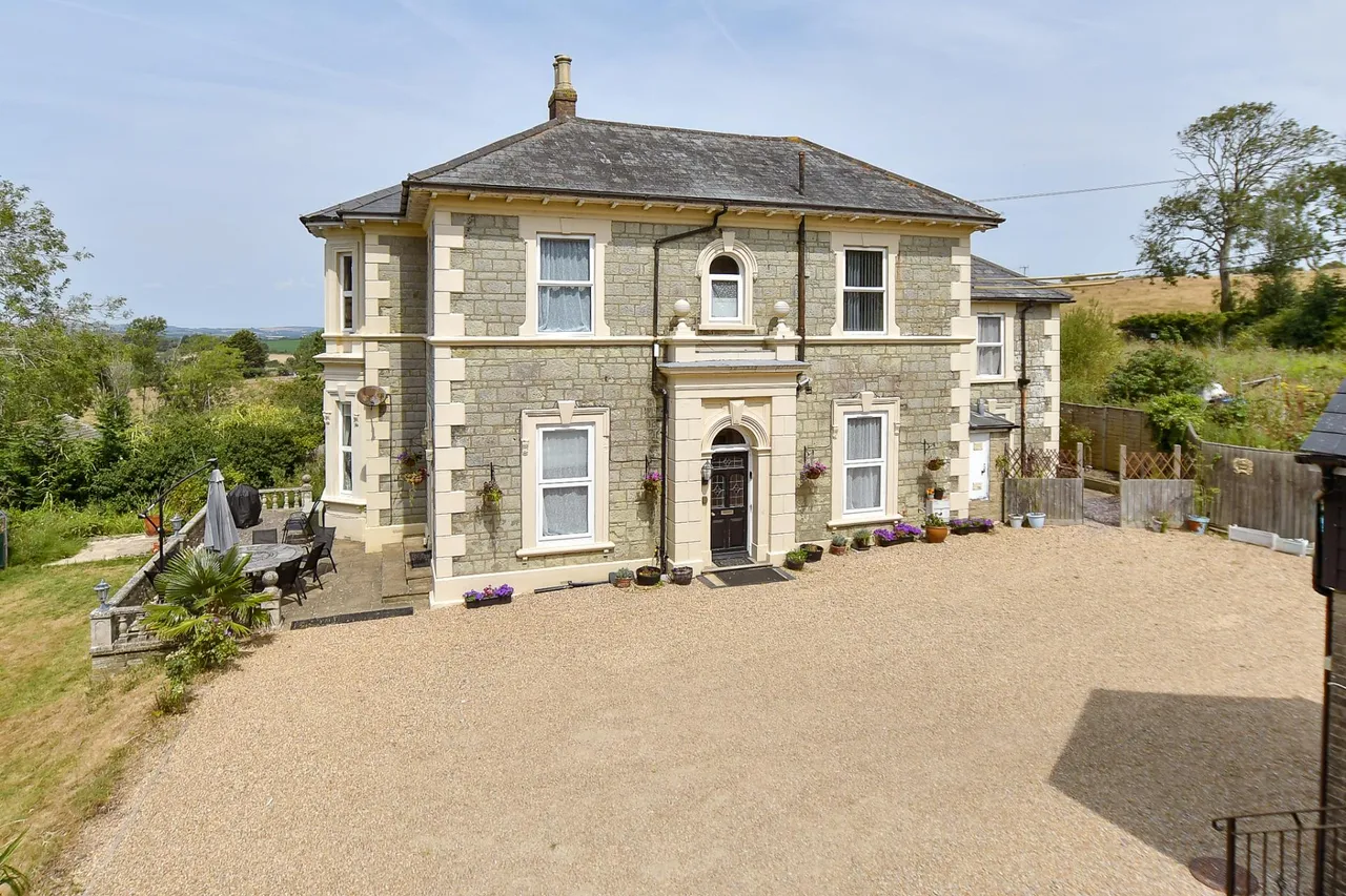 5 bed house for sale, Wroxall, PO38
