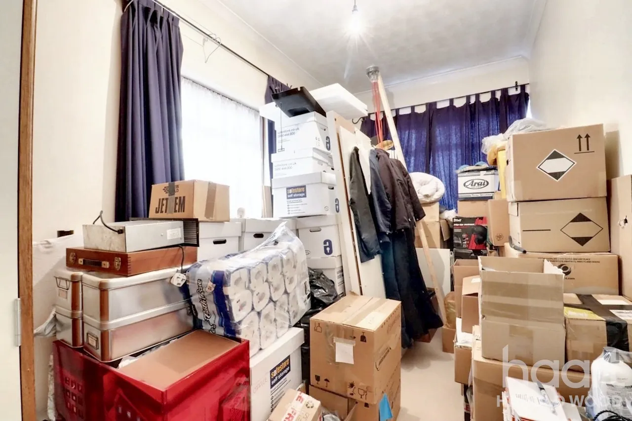 Harrow Crescent, Harold Hill, RM3, photo 11