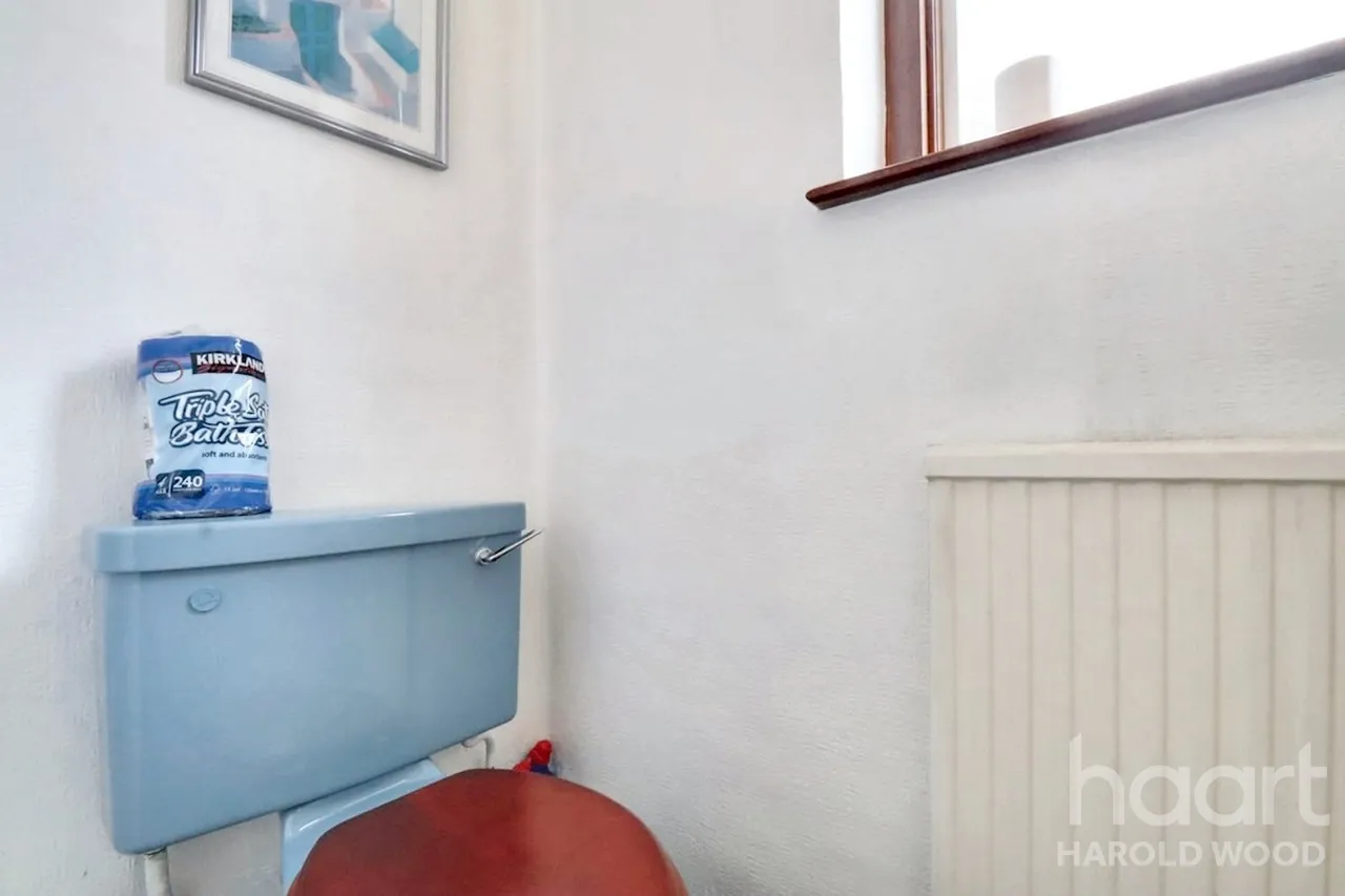 Harrow Crescent, Harold Hill, RM3, photo 15