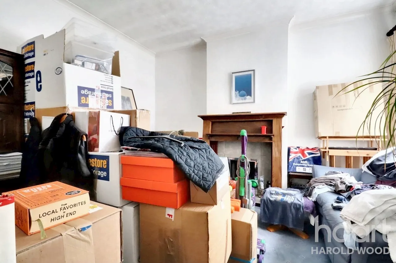 Harrow Crescent, Harold Hill, RM3, photo 13