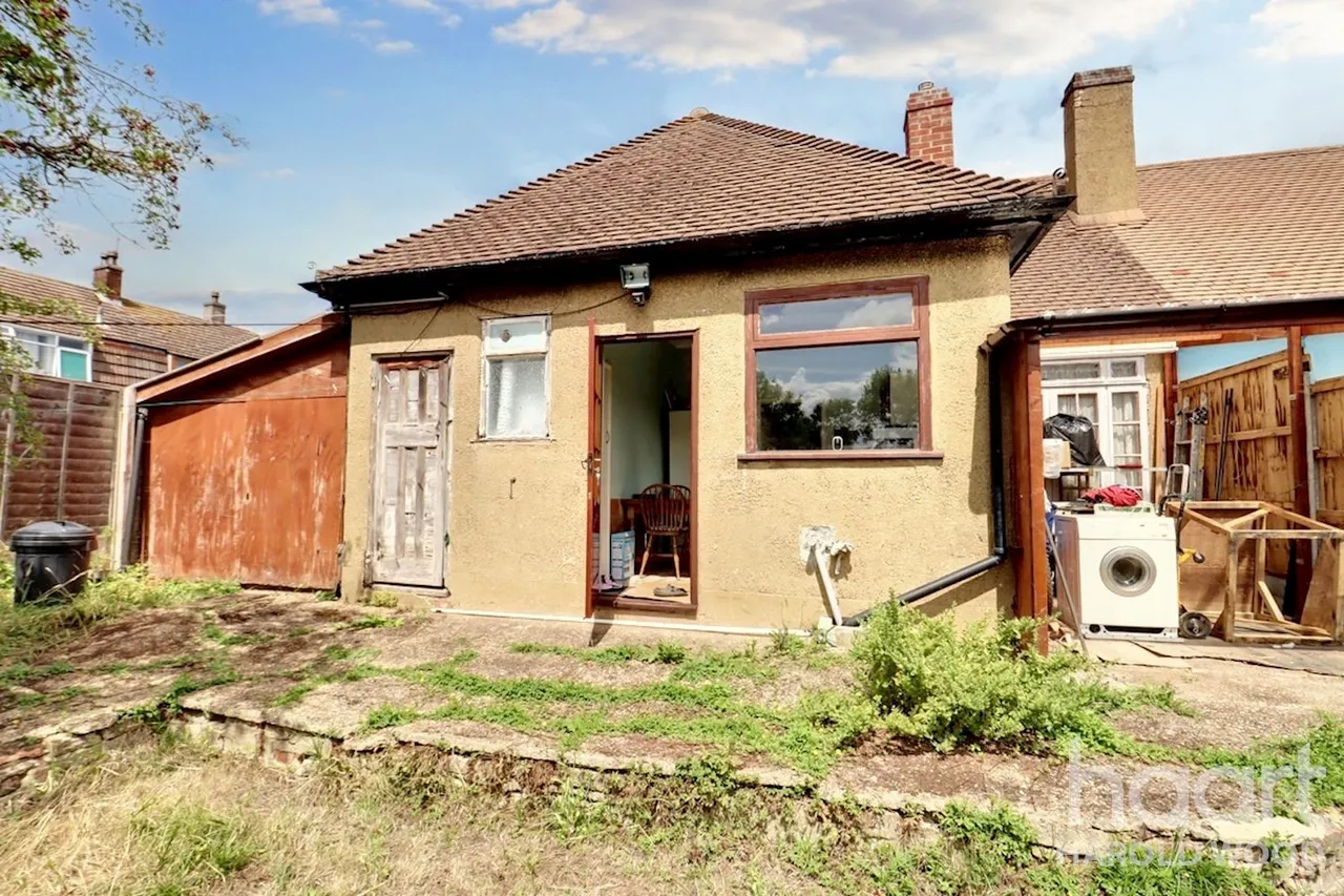 Harrow Crescent, Harold Hill, RM3, photo 9