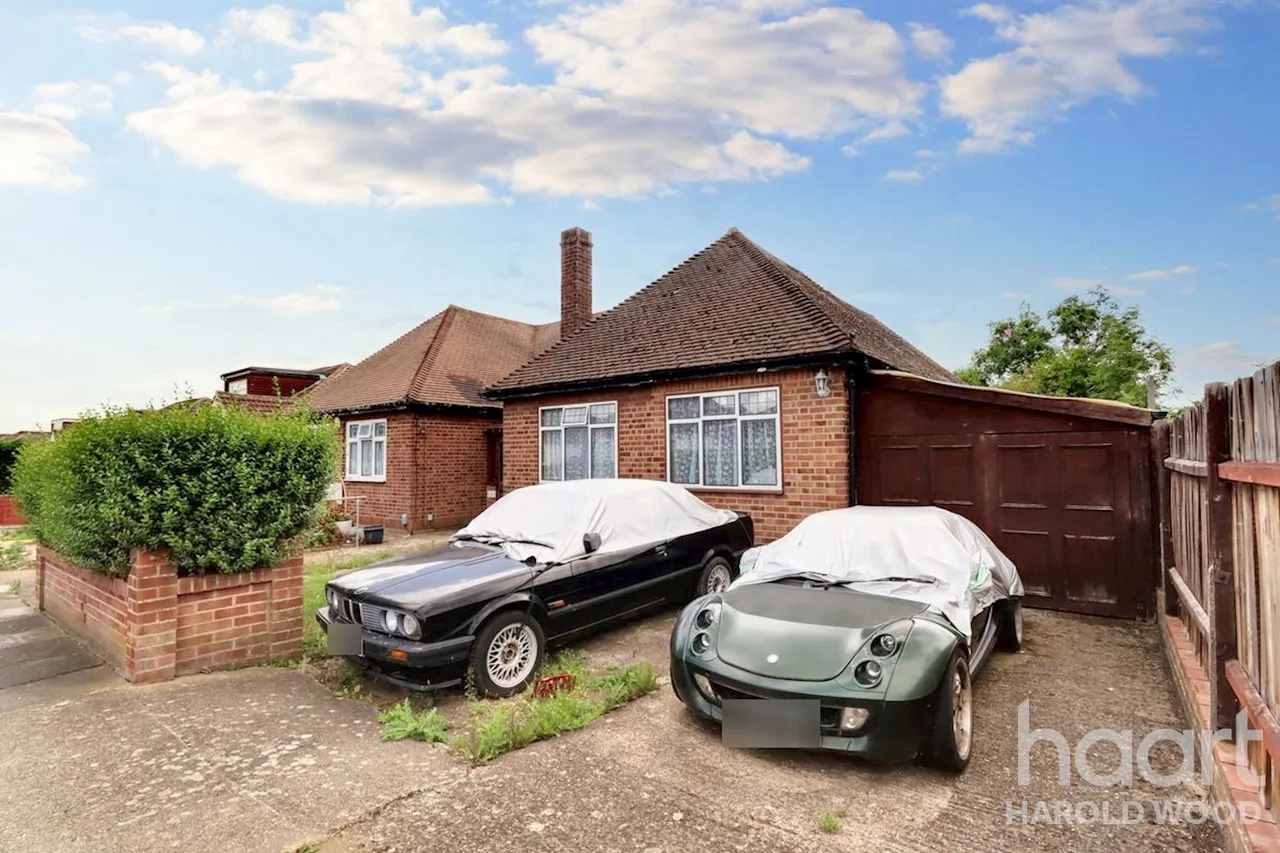 Harrow Crescent, Harold Hill, RM3, photo 4