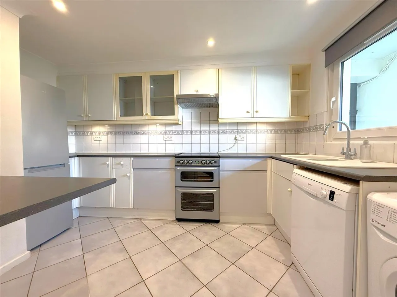 2 bed flat to rent — Edgar Road, Hounslow