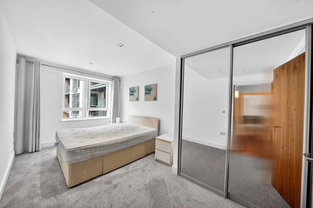 Kew Bridge Road, Brentford, TW8, photo 4