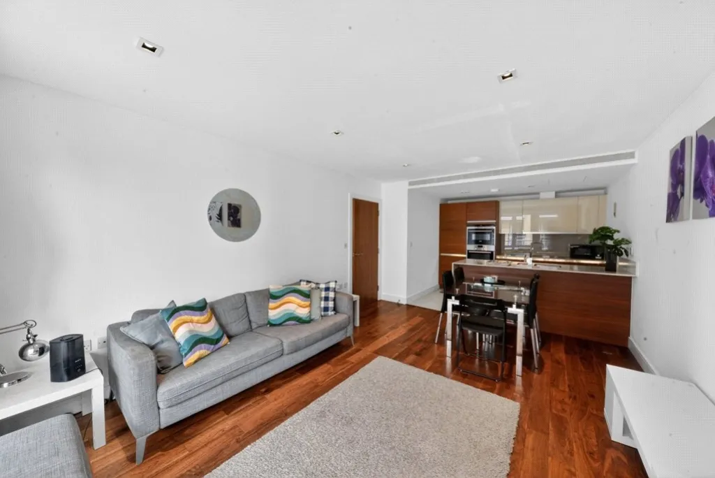 Kew Bridge Road, Brentford, TW8, photo 18