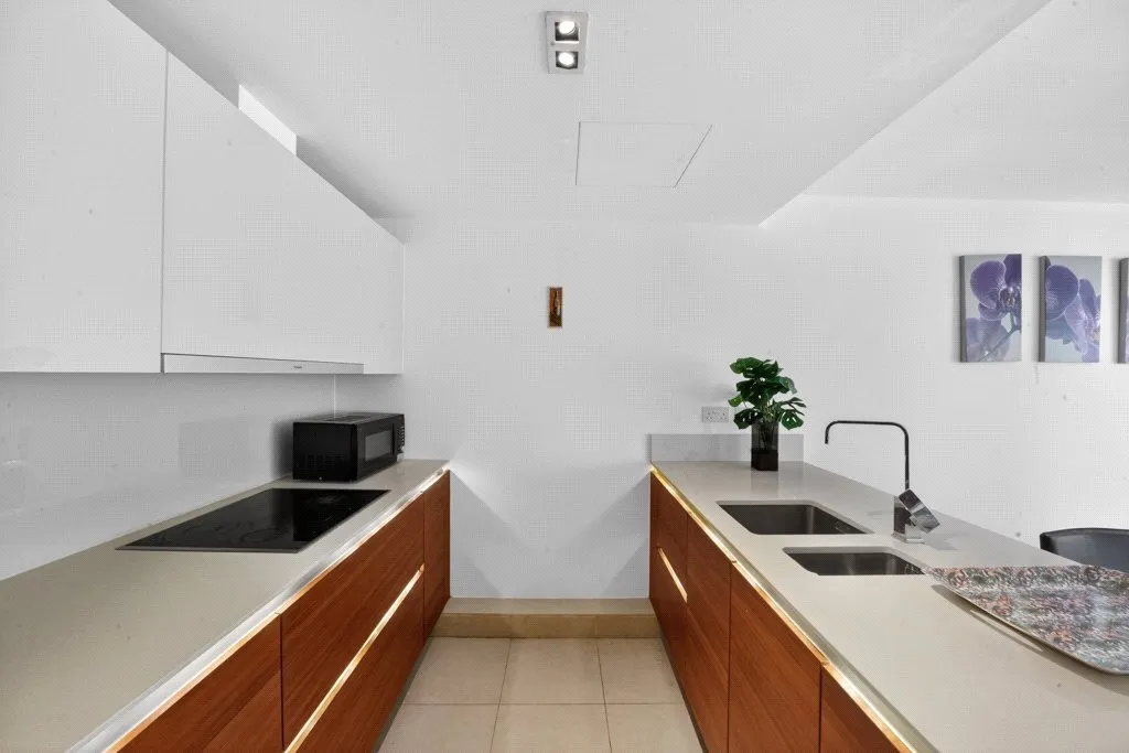 Kew Bridge Road, Brentford, TW8, photo 17