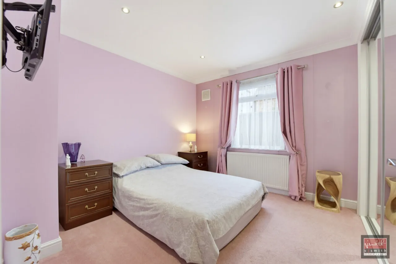 Ferndale Road, Ashford, photo 9