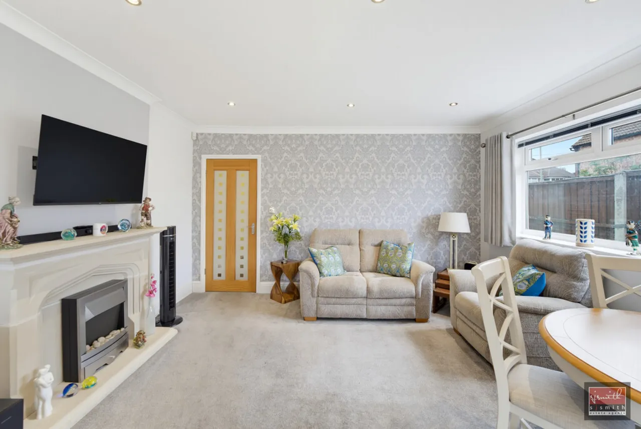 Ferndale Road, Ashford, photo 5
