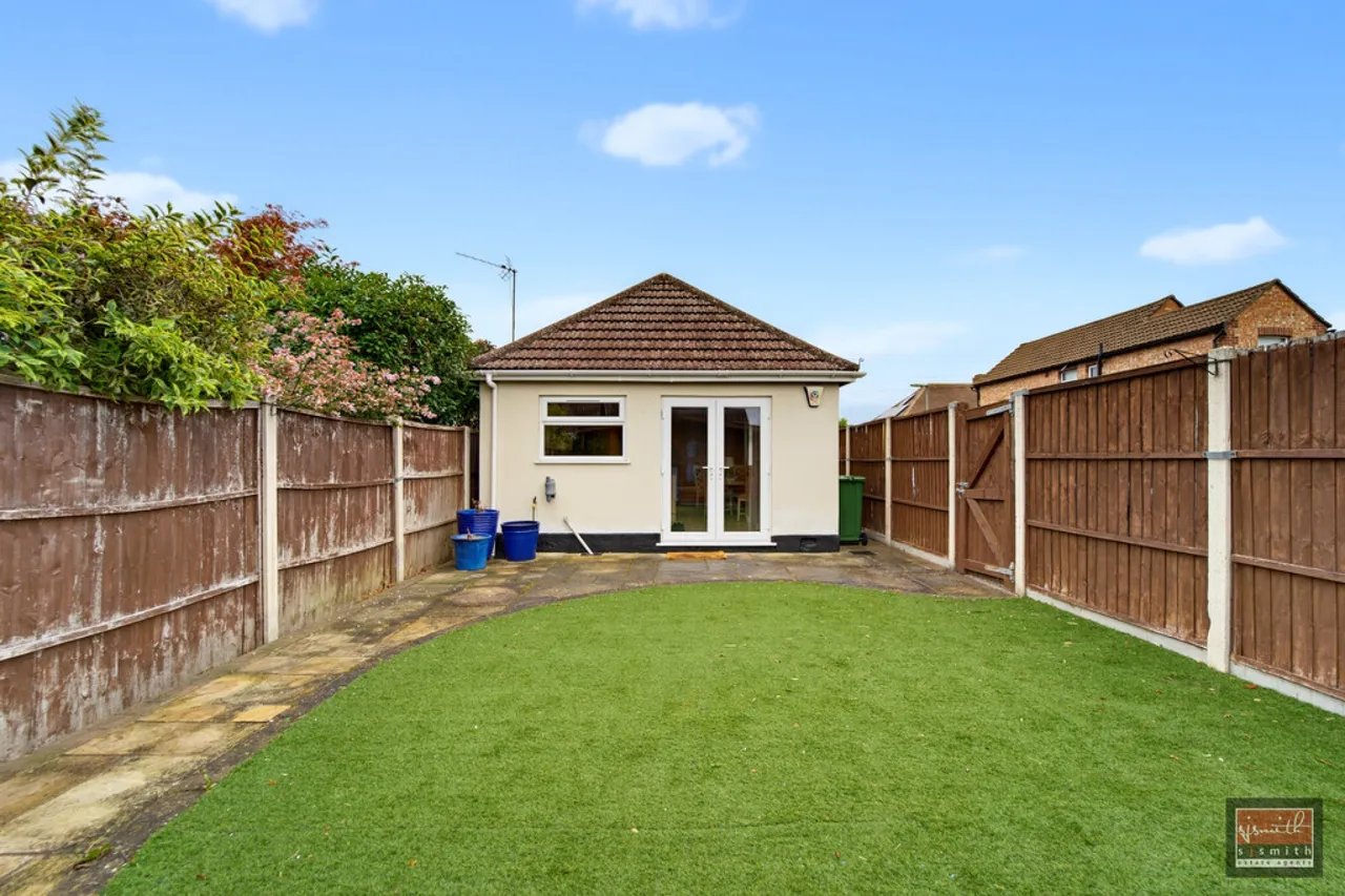 Ferndale Road, Ashford, photo 4