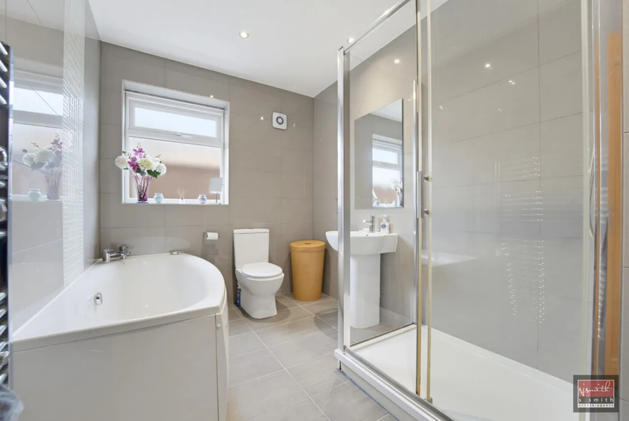 Ferndale Road, Ashford, photo 7