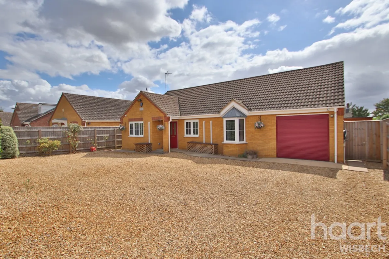 3 bed house for sale, Back Road, Murrow, PE13