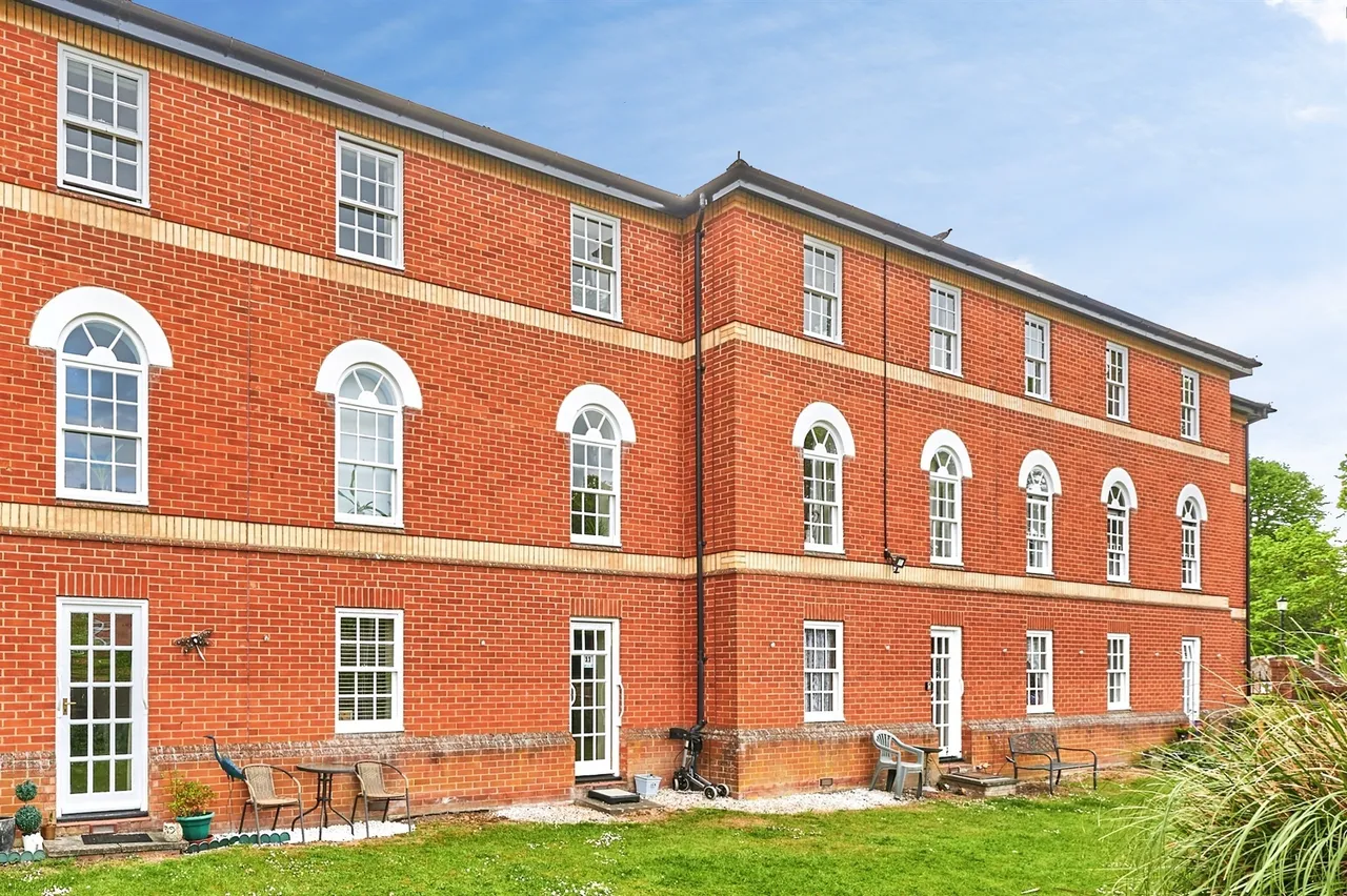 1 bed flat for sale, Farmadine House Saffron Walden, CB11