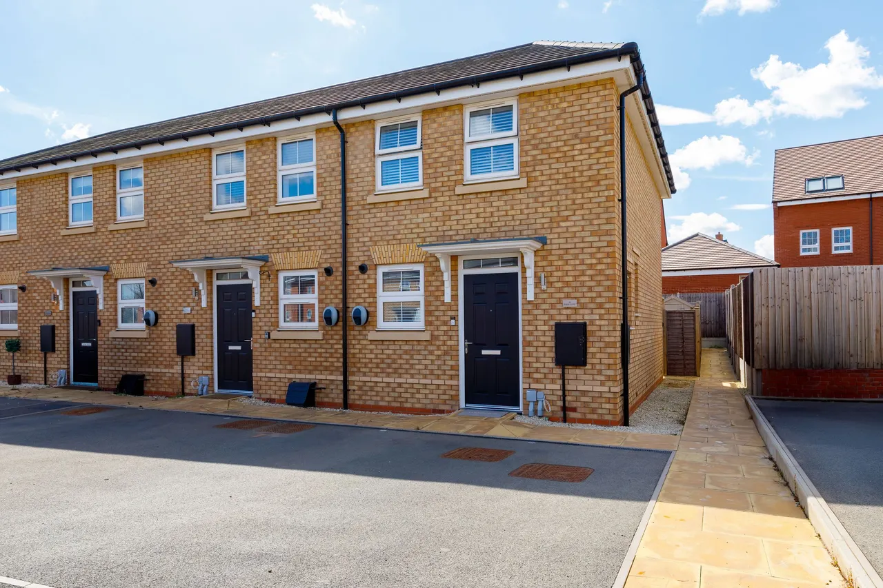 2 bed house for sale, Field Cl, Upper Lighthorne, CV33