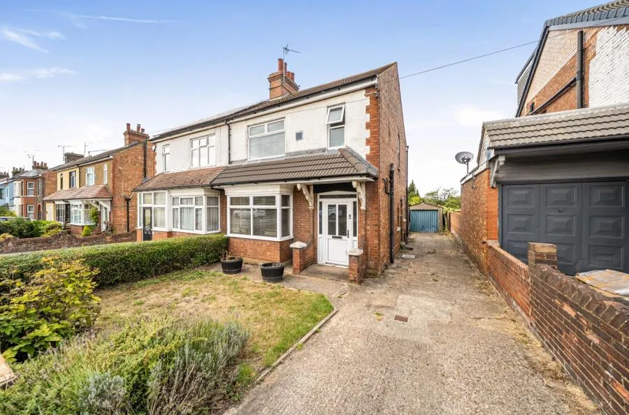 3 bed house for sale, Luton Road, Dunstable, LU5